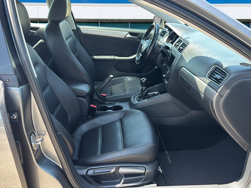 Used 2017 Volkswagen Jetta SE FWD image 22