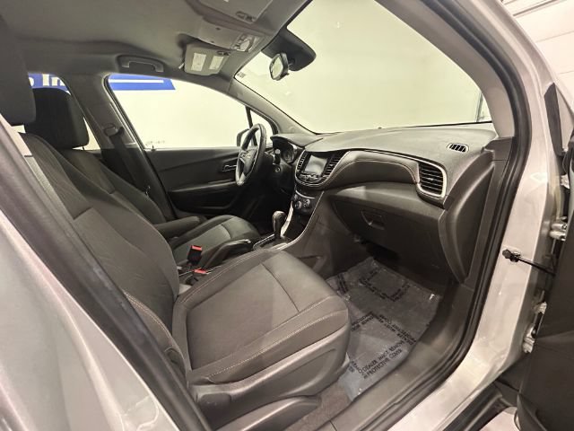 Used 2017 Chevrolet Trax LT AWD/4WD image 37