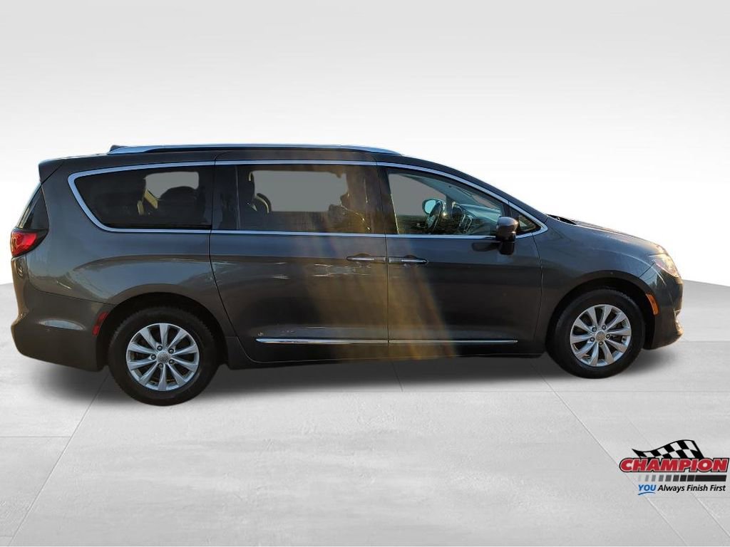 Used 2018 Chrysler Pacifica Touring-L Plus w/ Advanced Safetytec Group FWD image 5