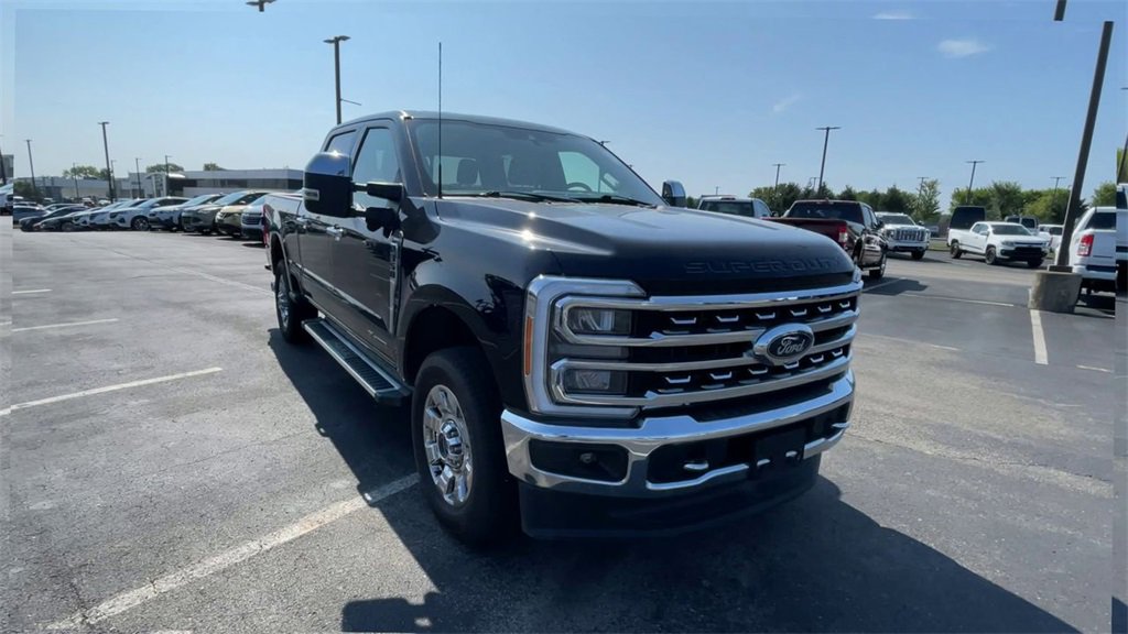 Used 2023 Ford F350 Lariat w/ Chrome Package image 4