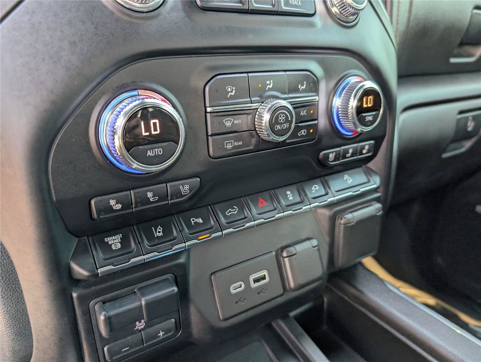 Used 2021 GMC Sierra 2500 AT4 w/ AT4 Premium Plus Package AWD/4WD image 20