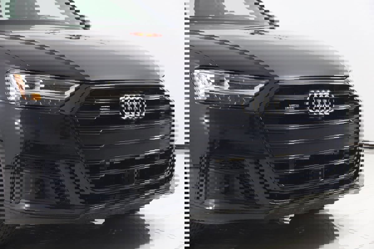 Used 2020 Audi A8 L 4.0T w/ Sport Plus Package image 45