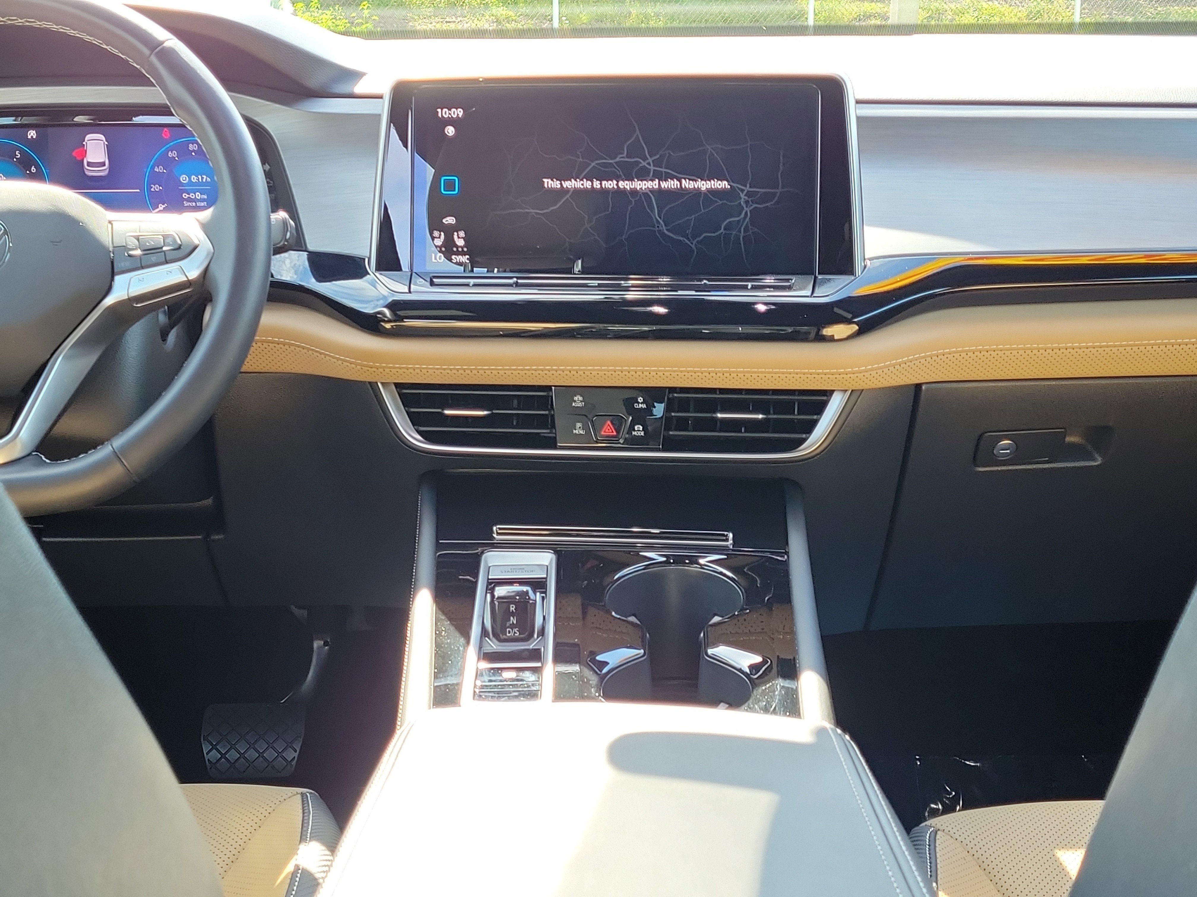 Used 2024 Volkswagen Atlas Cross Sport SE w/ Panoramic Sunroof Package FWD image 16