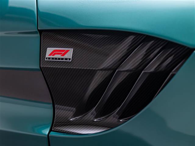 Used 2023 Aston Martin V8 Vantage Coupe RWD image 18