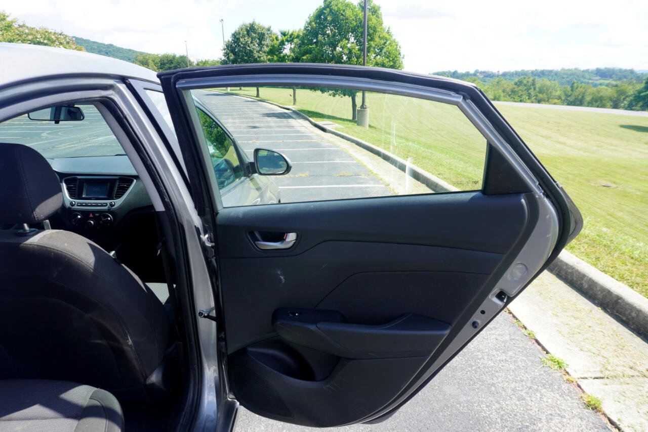 Used 2022 Hyundai Accent SE image 18