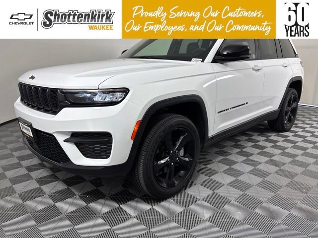 Used 2025 Jeep Grand Cherokee Altitude w/ Trailer Tow Package AWD/4WD image 1