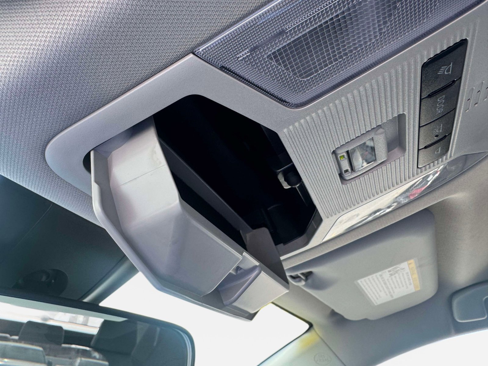 Certified 2022 Toyota RAV4 LE w/ Carpet Mat Package (TMS) image 32