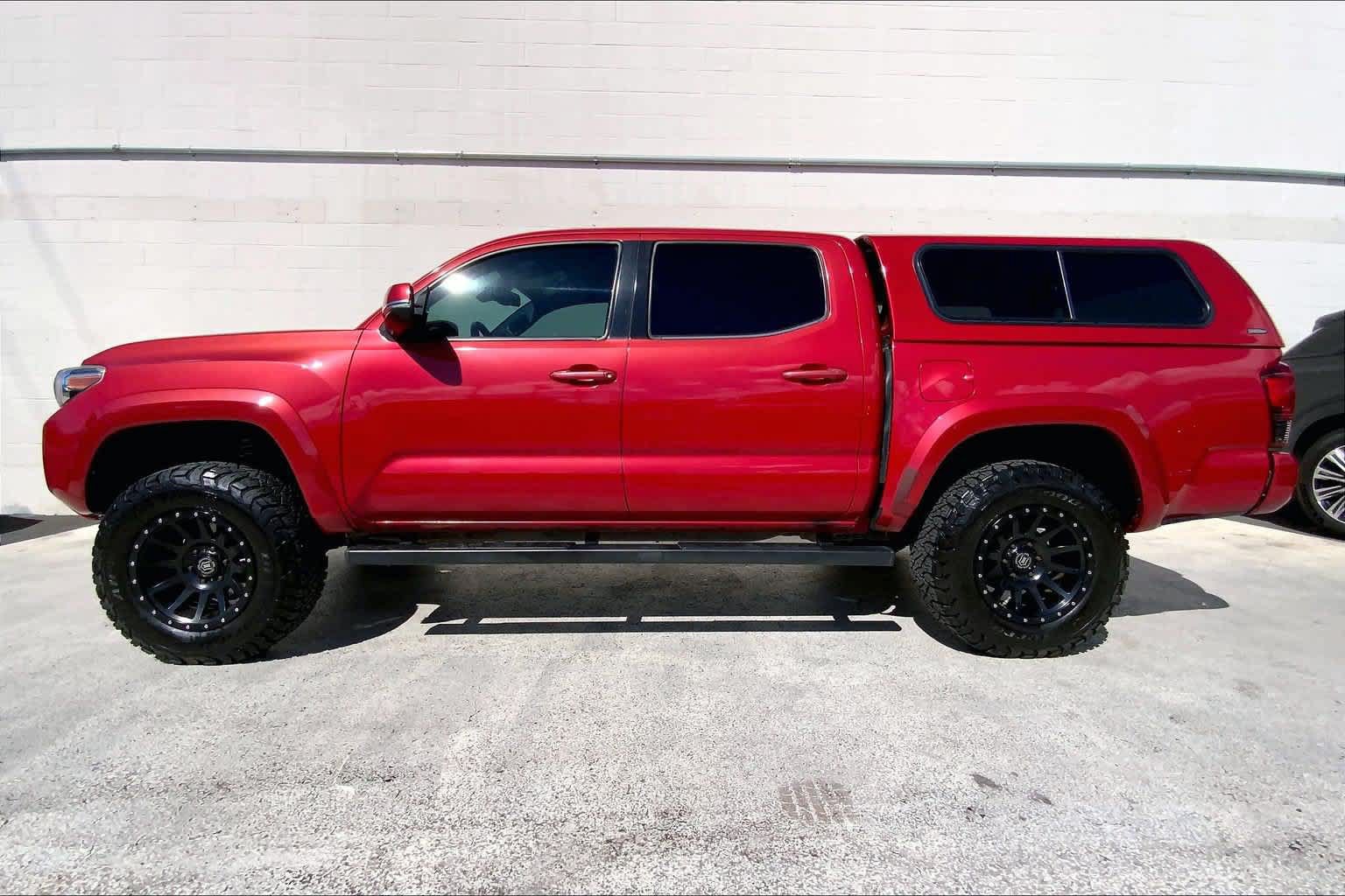Used 2018 Toyota Tacoma TRD Sport RWD image 3