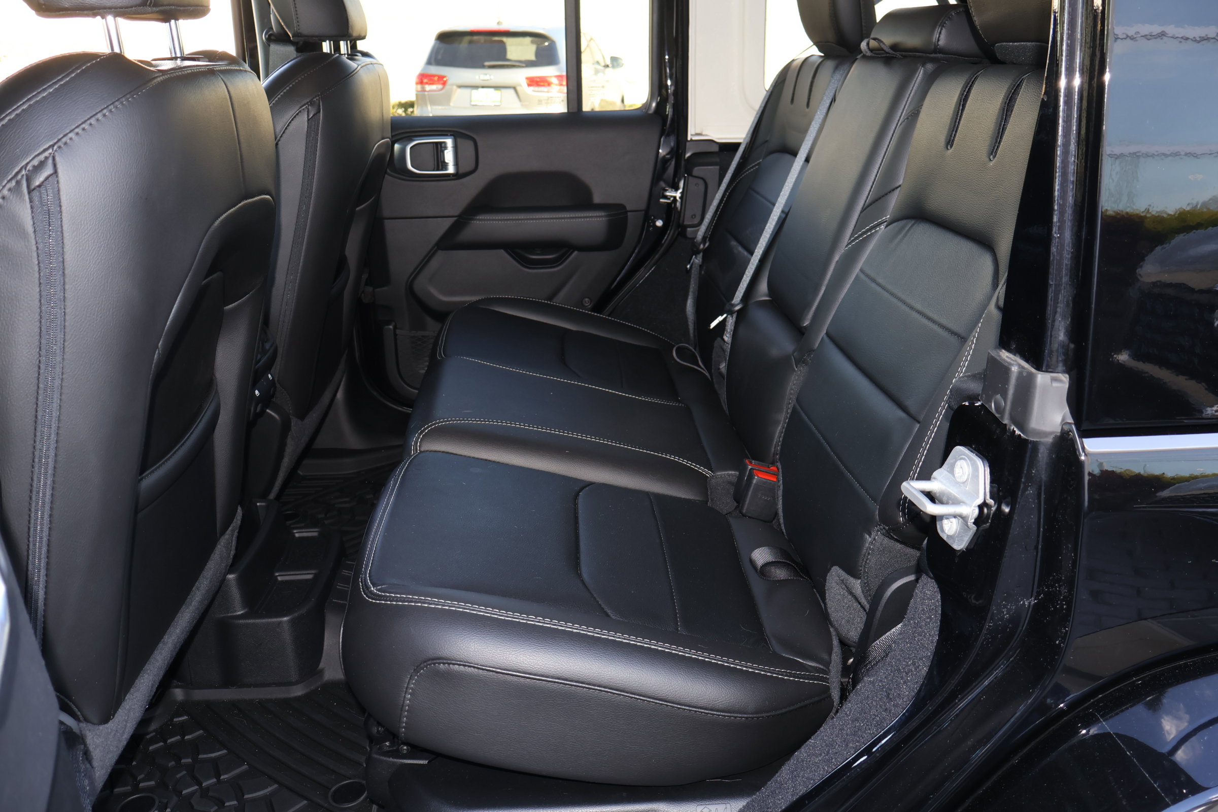 Used 2023 Jeep Wrangler Sahara w/ Cold Weather Group image 17