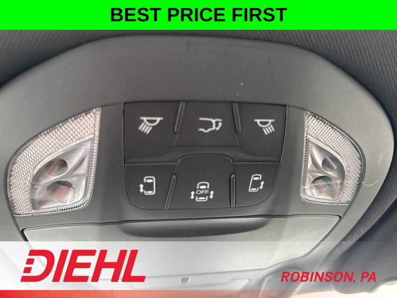 New 2027 Chrysler Pacifica Limited w/ Family Tech Group AWD/4WD image 35