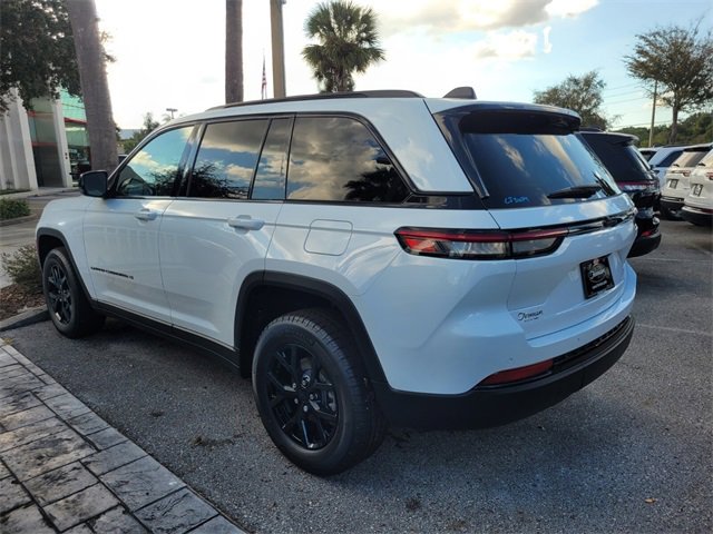 New 2025 Jeep Grand Cherokee Altitude image 10