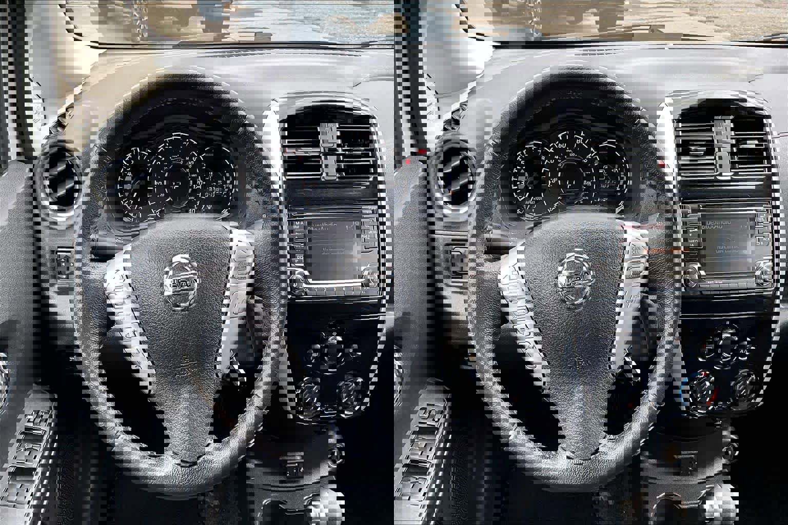 Used 2017 Nissan Versa Note SV image 6