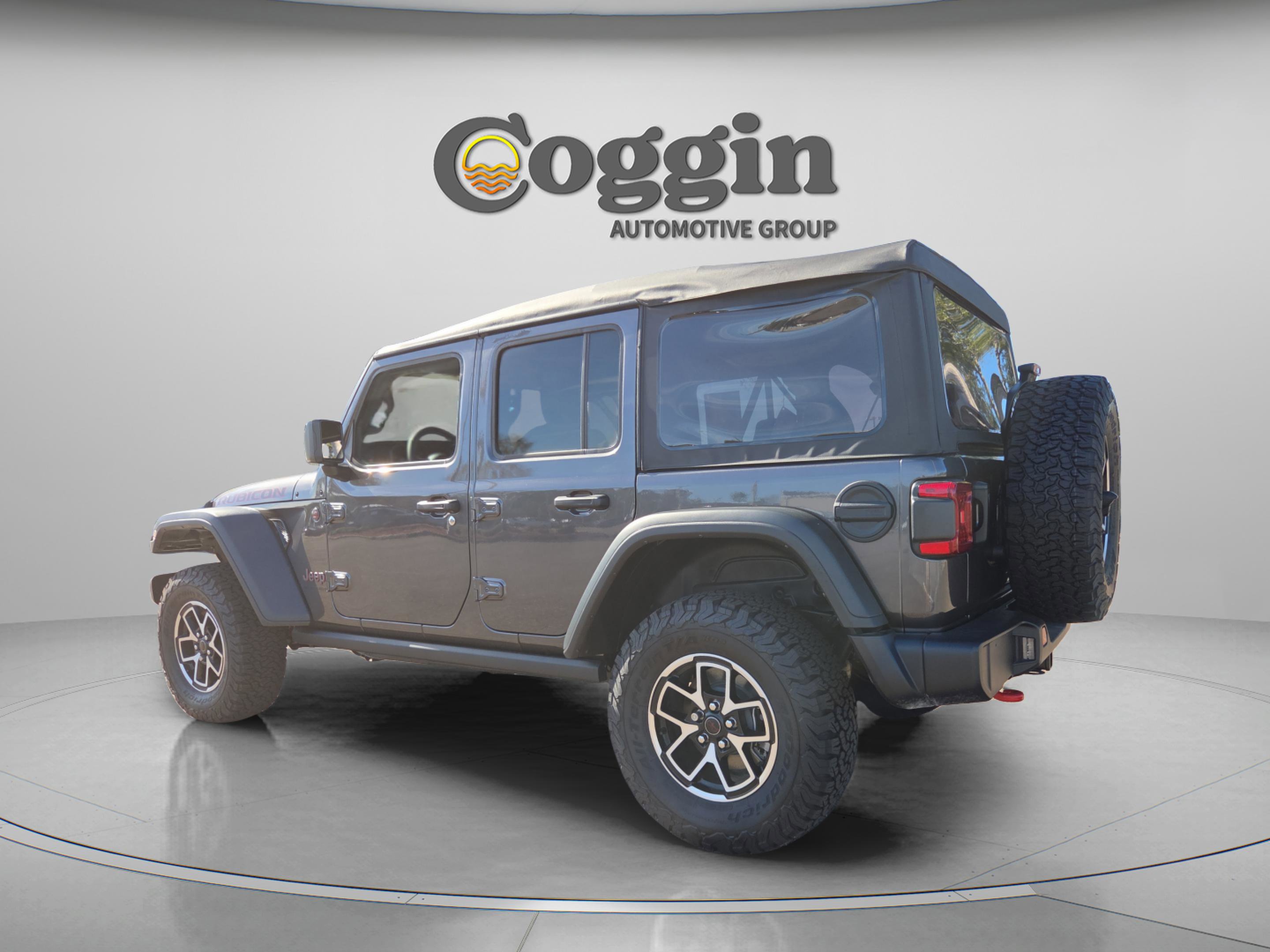 Used 2025 Jeep Wrangler Unlimited Rubicon w/ Technology Group image 4