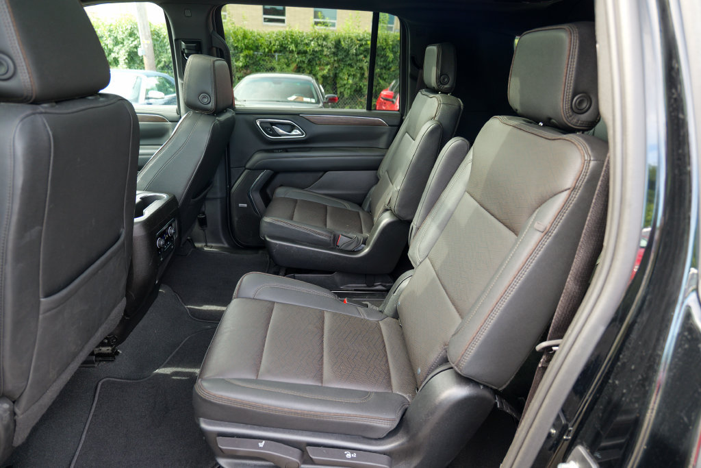 Used 2023 Chevrolet Suburban High Country AWD/4WD image 27