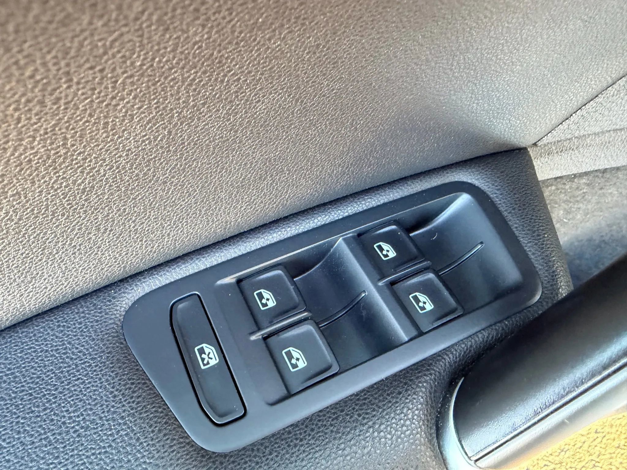 Used 2020 Volkswagen Golf 4-Door image 15