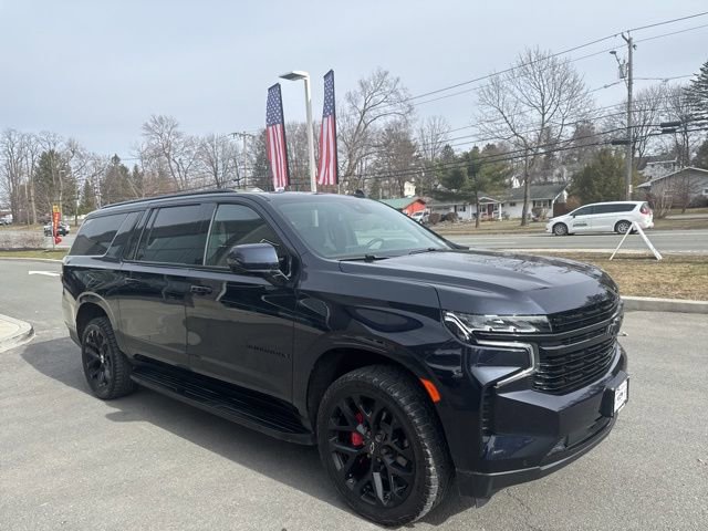 Used 2023 Chevrolet Suburban RST w/ Sport Performance Package image 3