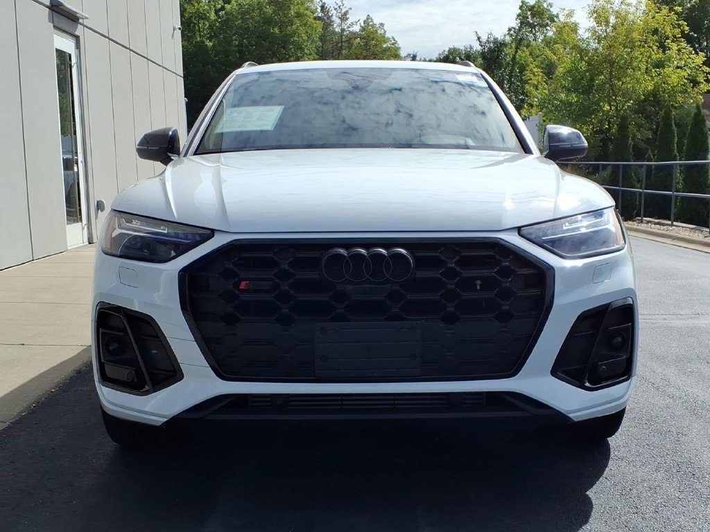 Used 2024 Audi SQ5 Prestige w/ Prestige Package AWD/4WD image 2