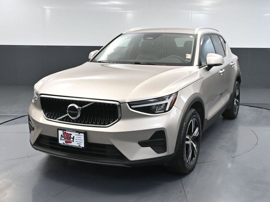 Used 2023 Volvo XC40 B5 Core image 12