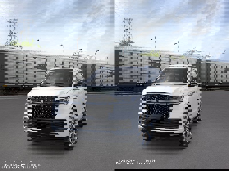 New 2026 Lincoln Navigator L Black Label AWD/4WD image 2