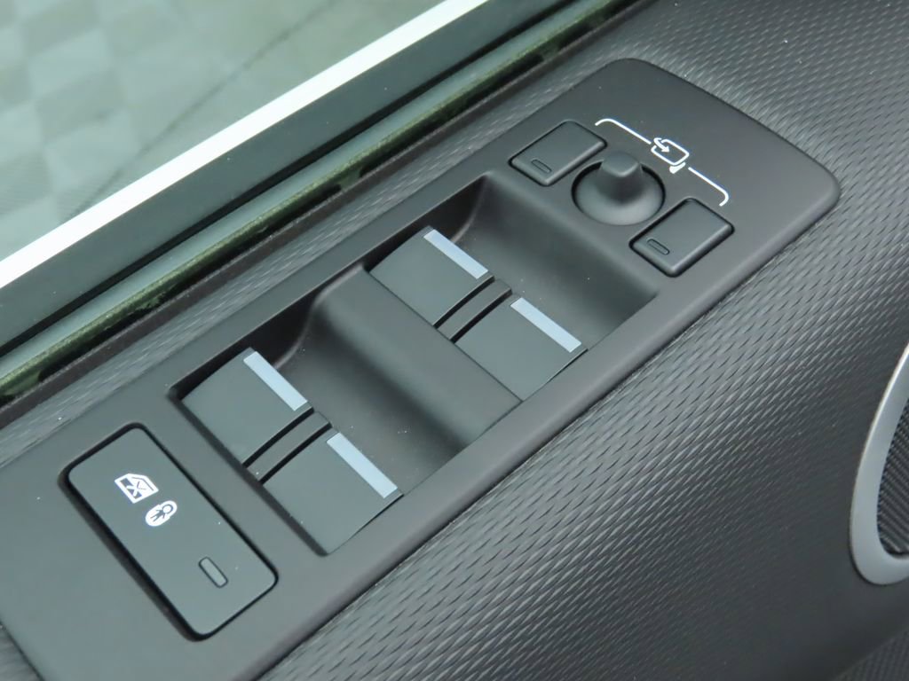 Used 2024 Land Rover Discovery Dynamic SE image 23