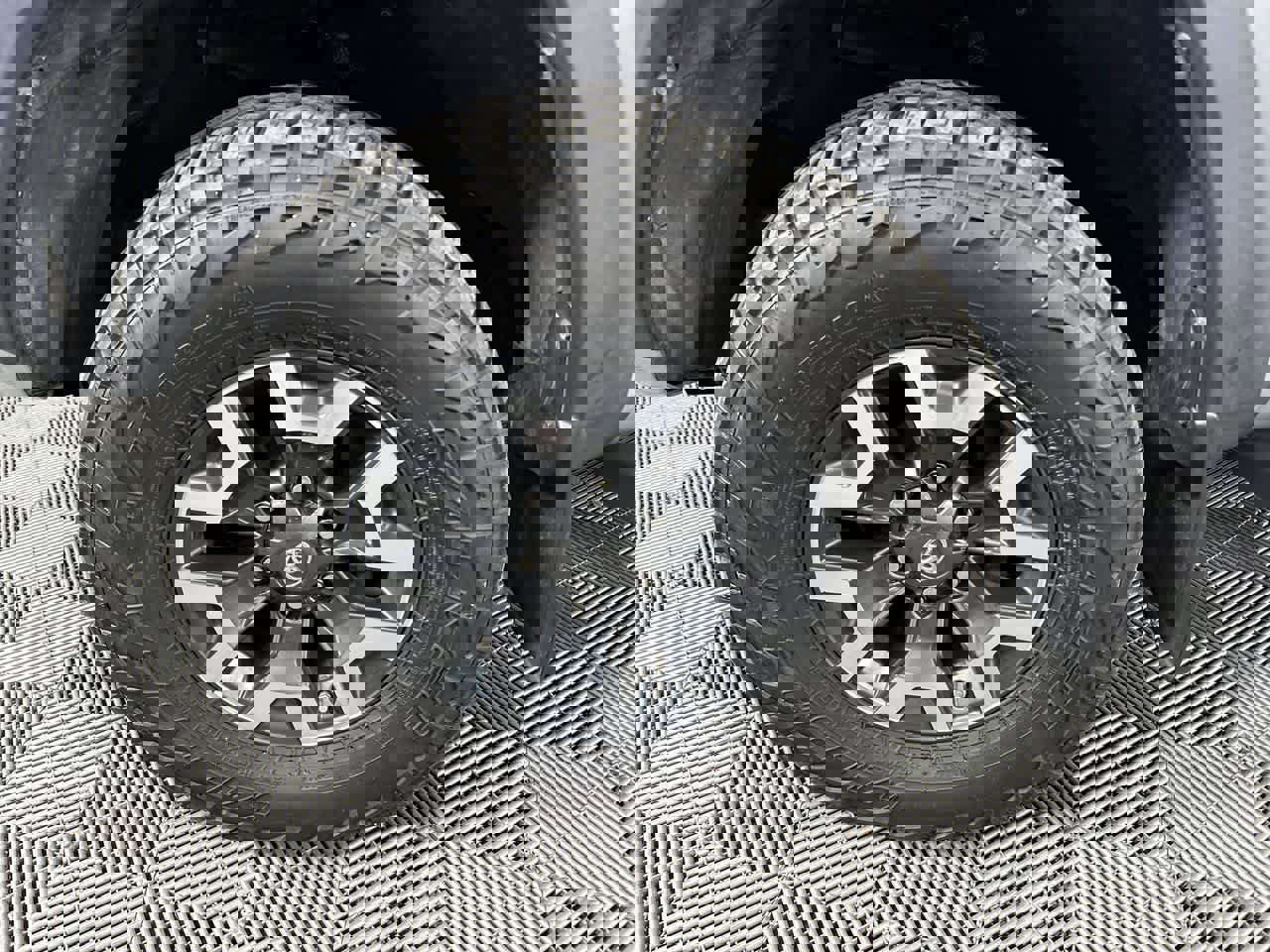 Used 2020 Toyota Tacoma TRD Off-Road w/ Technology Package image 10