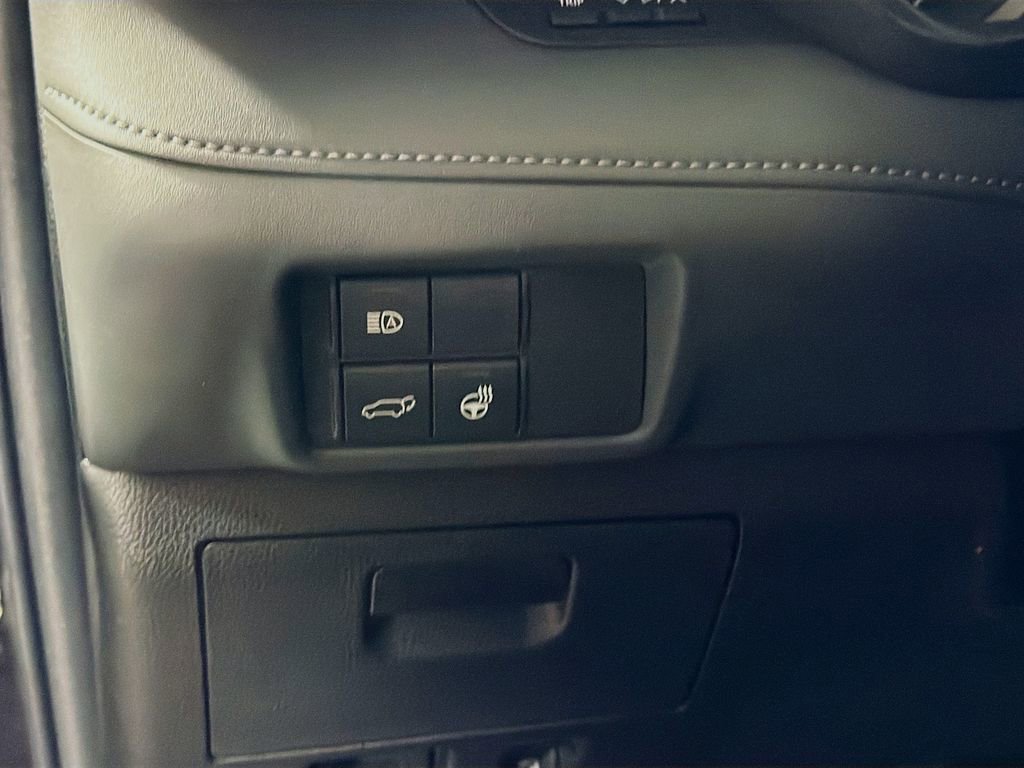 Used 2022 Toyota Highlander Limited image 11