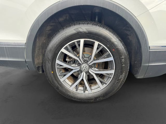 Used 2020 Volkswagen Tiguan SE w/ Panoramic Sunroof Package image 7