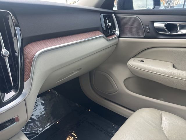 Used 2021 Volvo S60 T5 Momentum image 11