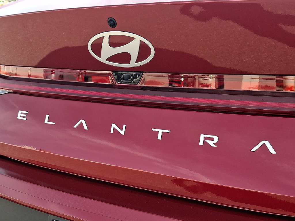 Used 2026 Hyundai Elantra Hybrid FWD image 28
