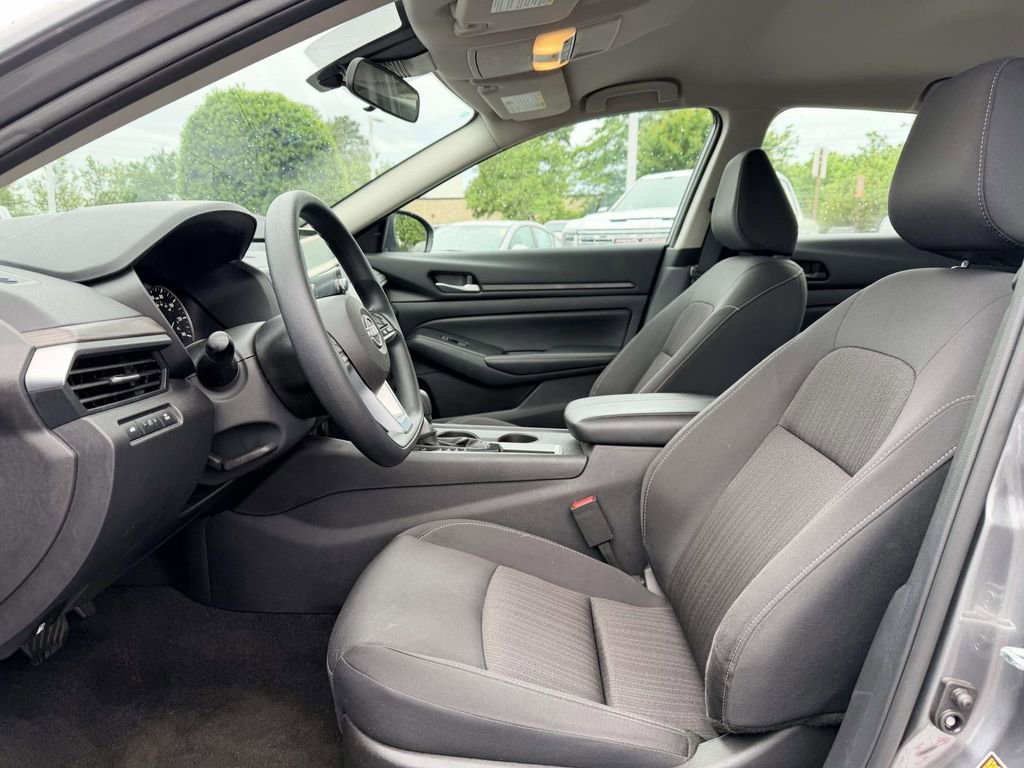 Used 2025 Nissan Altima 2.5 SV FWD image 18