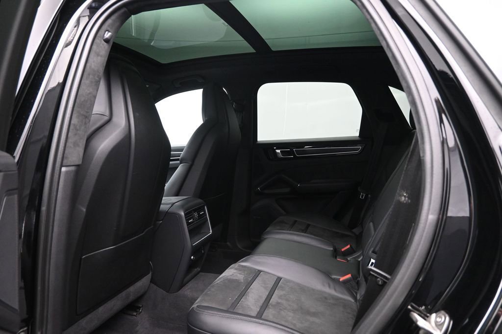 Used 2023 Porsche Cayenne GTS AWD/4WD image 28