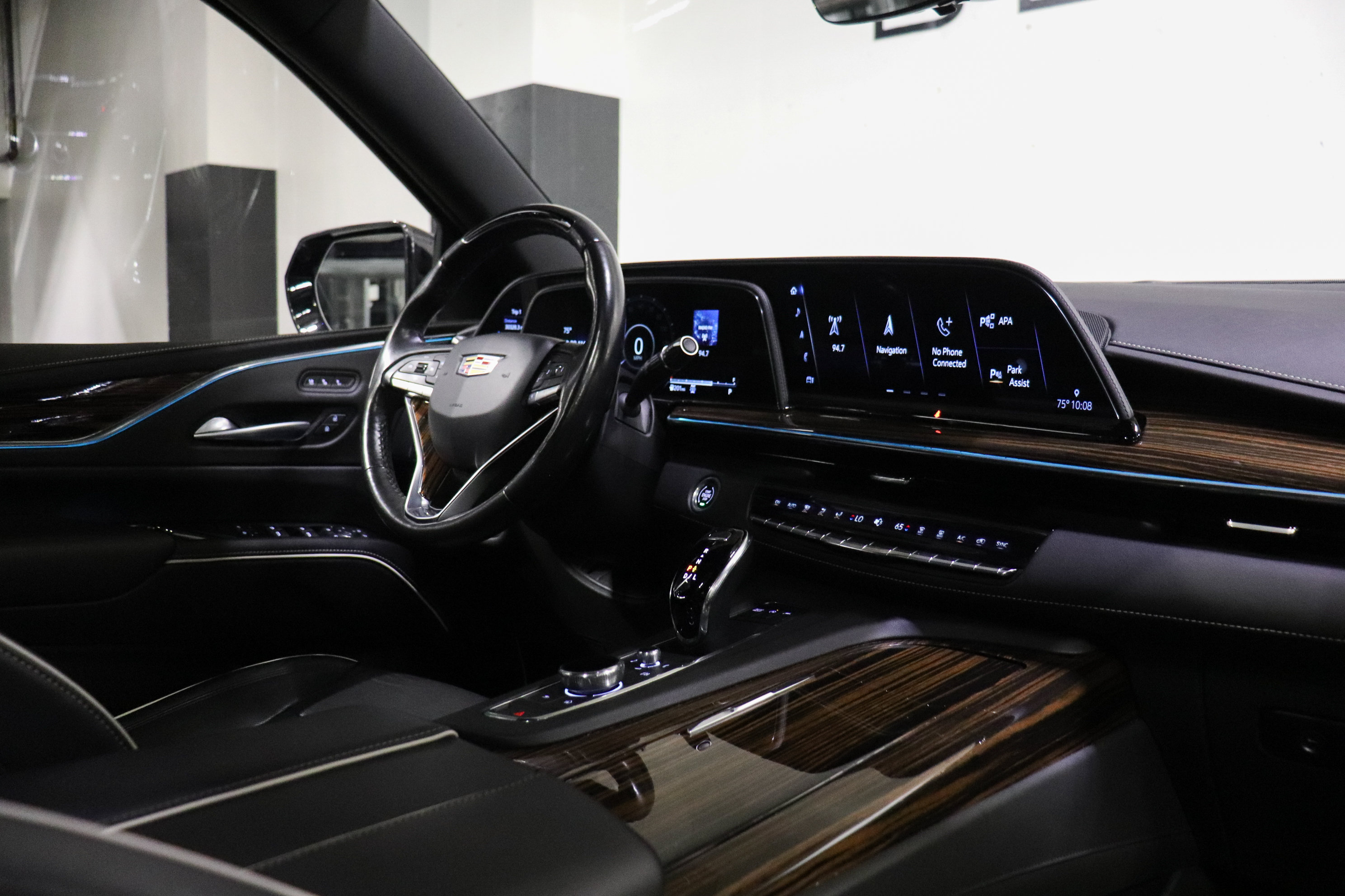 Used 2023 Cadillac Escalade ESV Premium Luxury w/ Performance Package AWD/4WD image 30