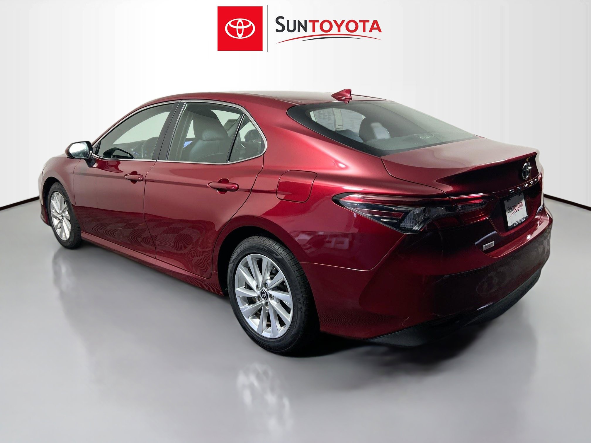 Used 2021 Toyota Camry LE FWD image 6