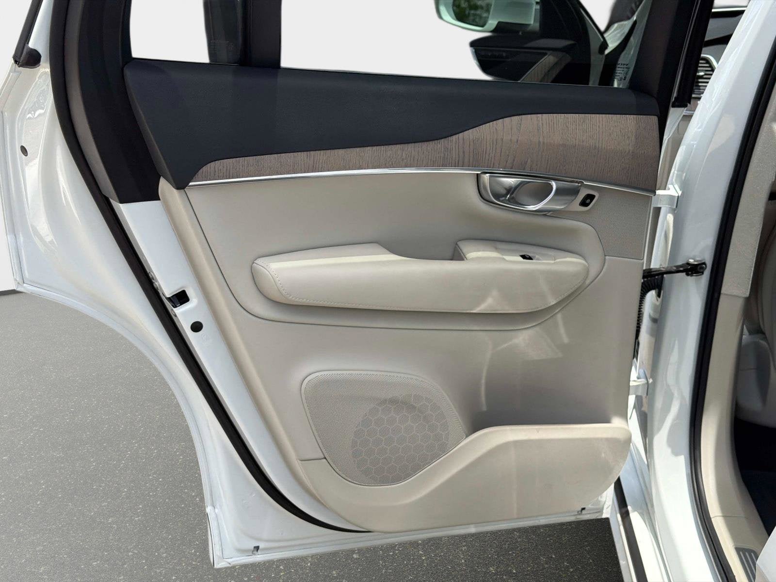 Certified 2024 Volvo XC90 T8 Core AWD/4WD image 12