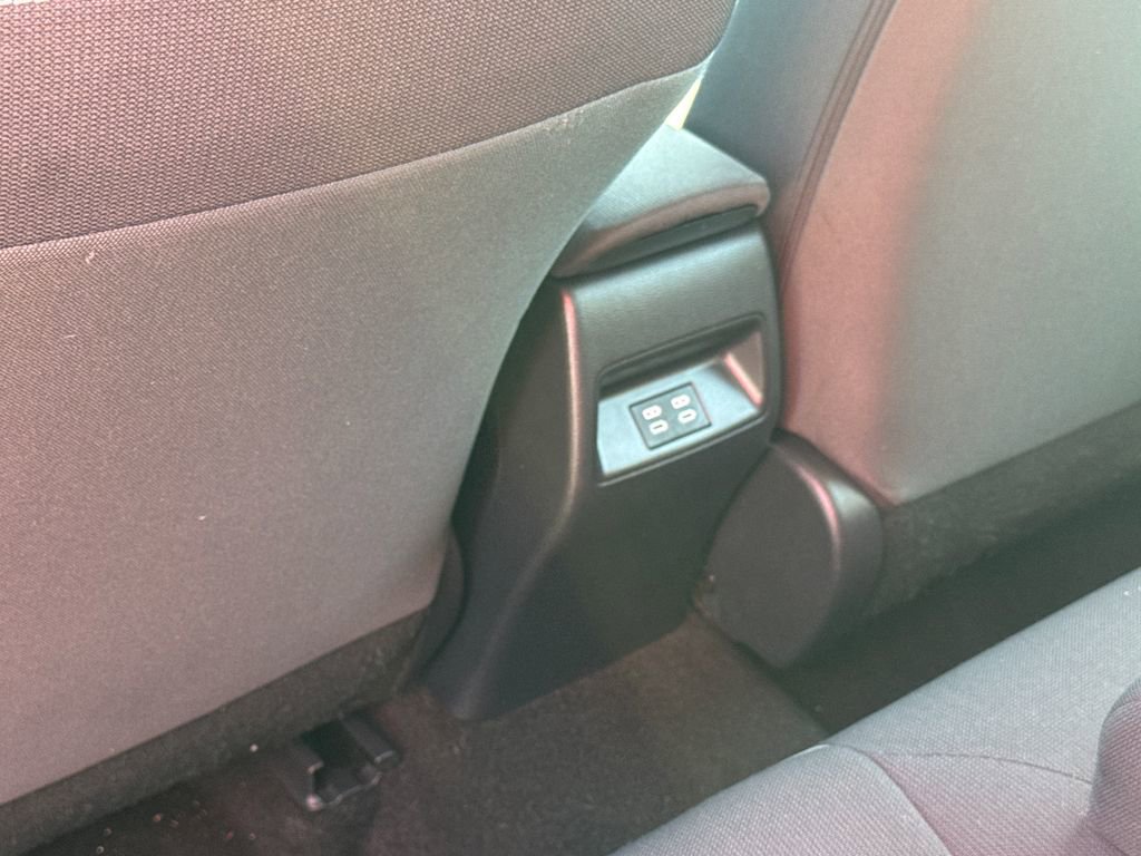 Used 2025 Toyota Corolla LE AWD/4WD image 36