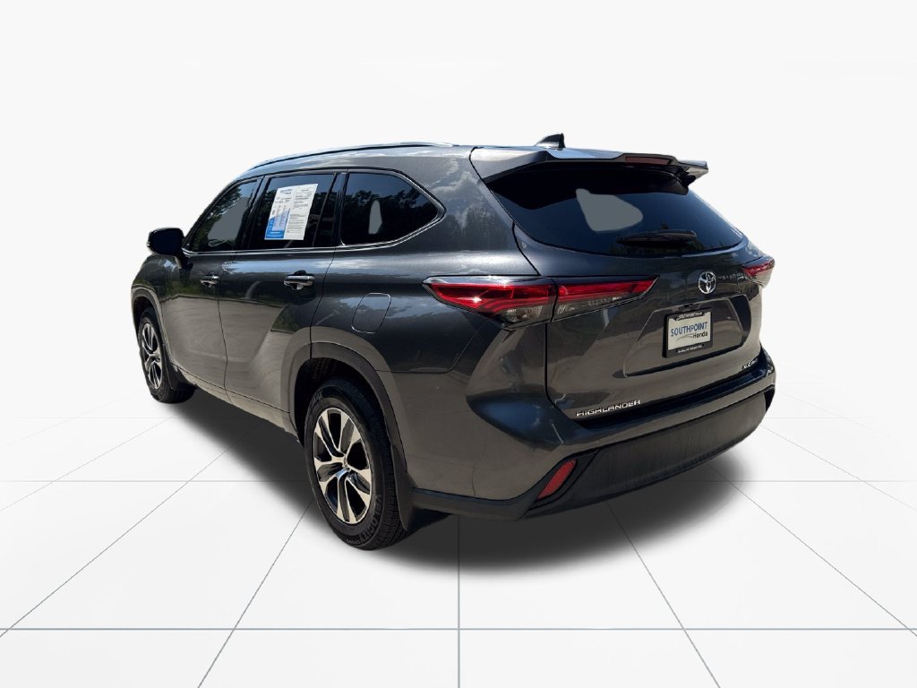 Used 2021 Toyota Highlander XLE AWD/4WD image 6