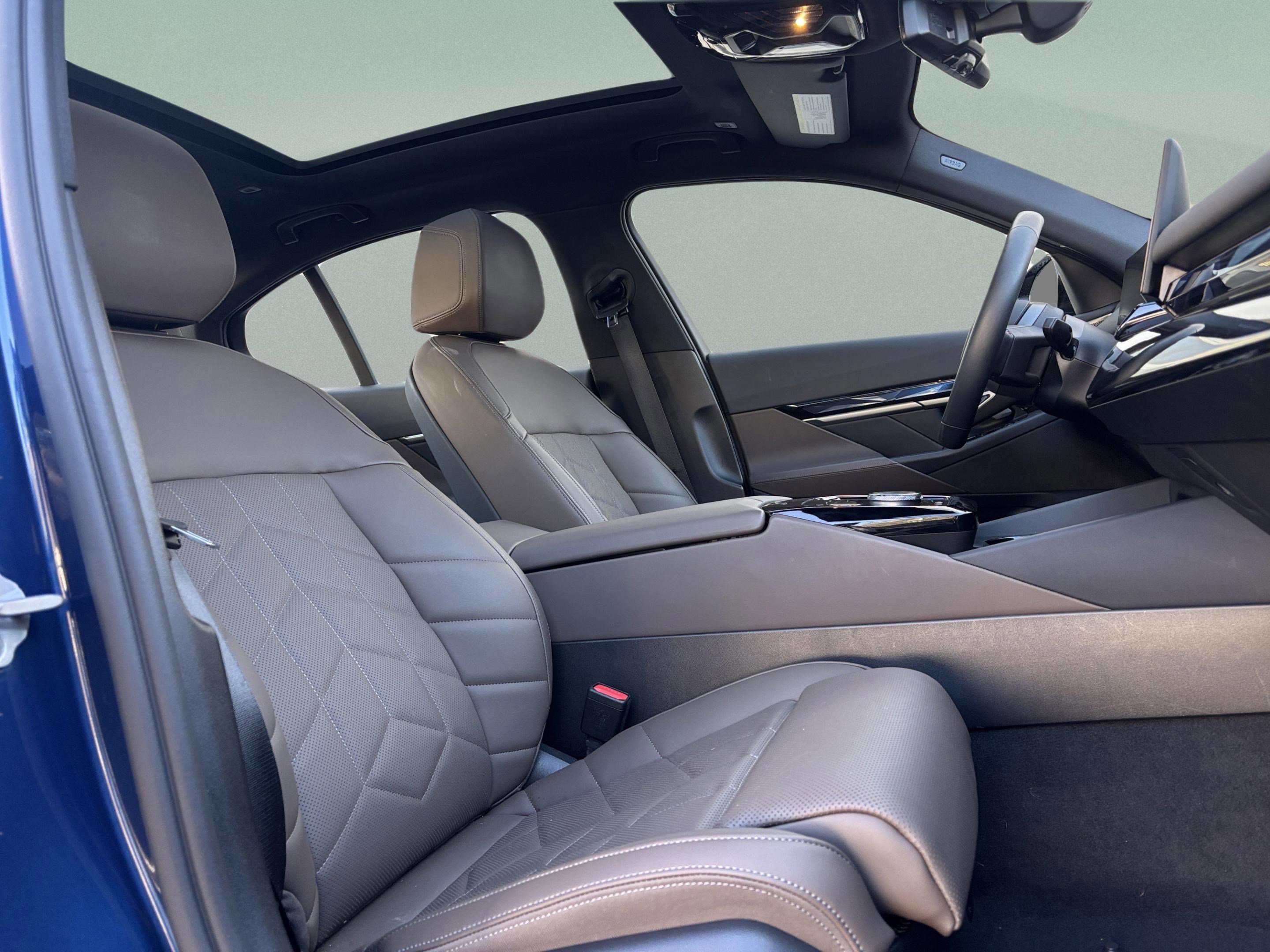 Used 2025 BMW i5 M60 image 22