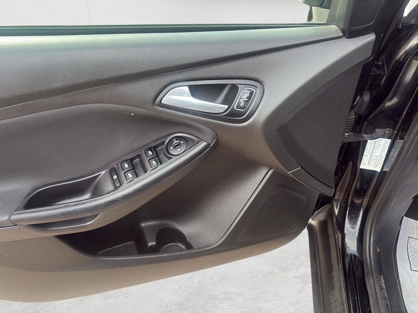 Used 2016 Ford Focus SE FWD image 13