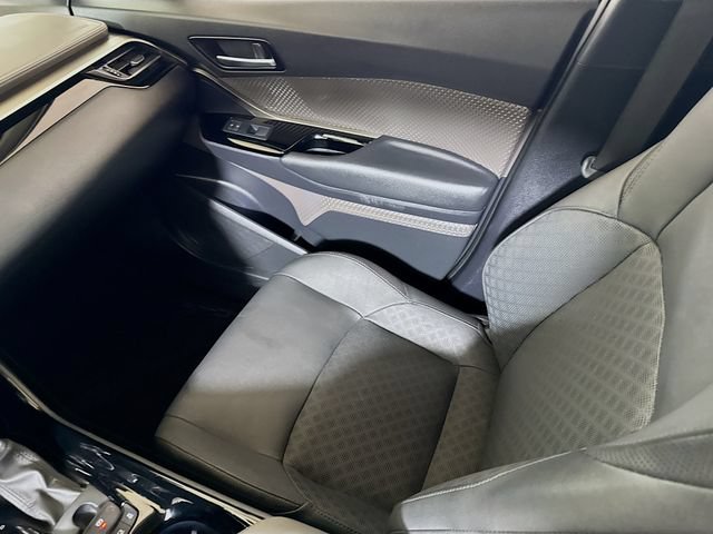 Used 2022 Toyota C-HR Limited FWD image 20