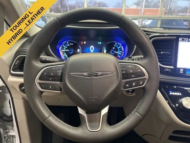 Used 2023 Chrysler Pacifica Touring-L image 17
