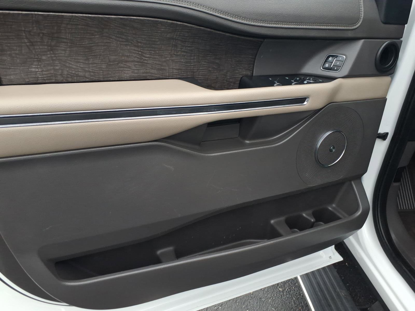 Used 2020 Ford Expedition Limited image 14
