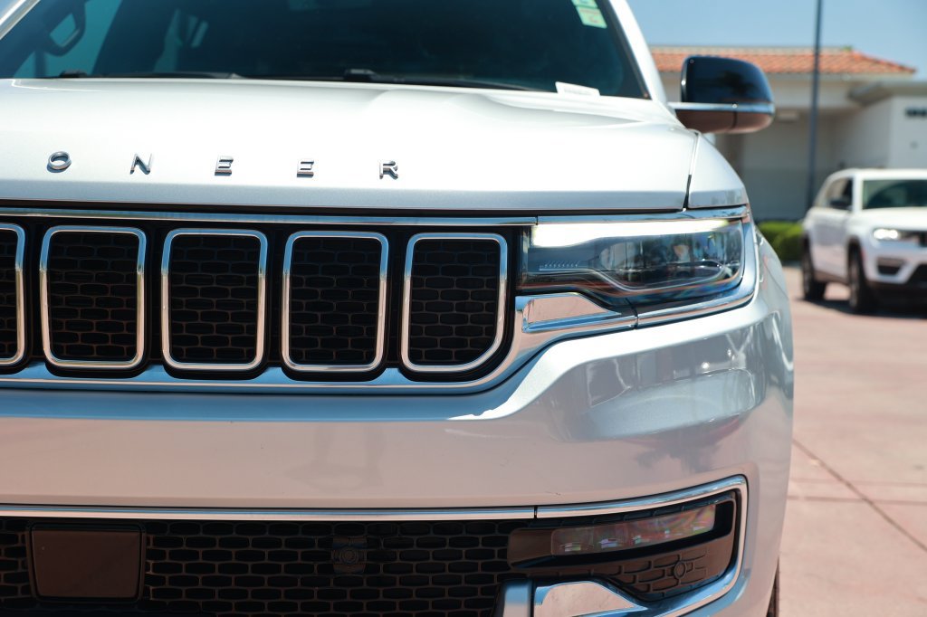 Certified 2023 Jeep Wagoneer Series II AWD/4WD image 5