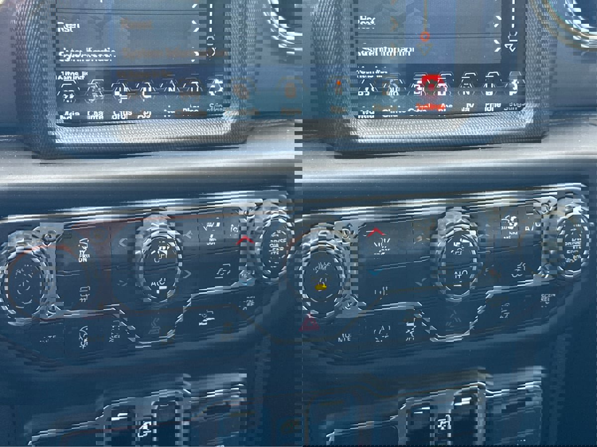 Used 2023 Jeep Gladiator Overland image 38