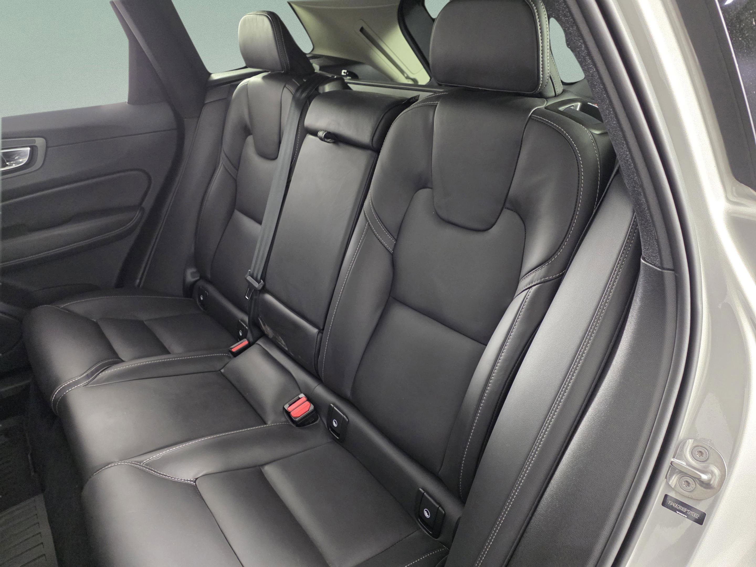 Used 2023 Volvo XC60 B6 Ultimate w/ Protection Package Premier image 16