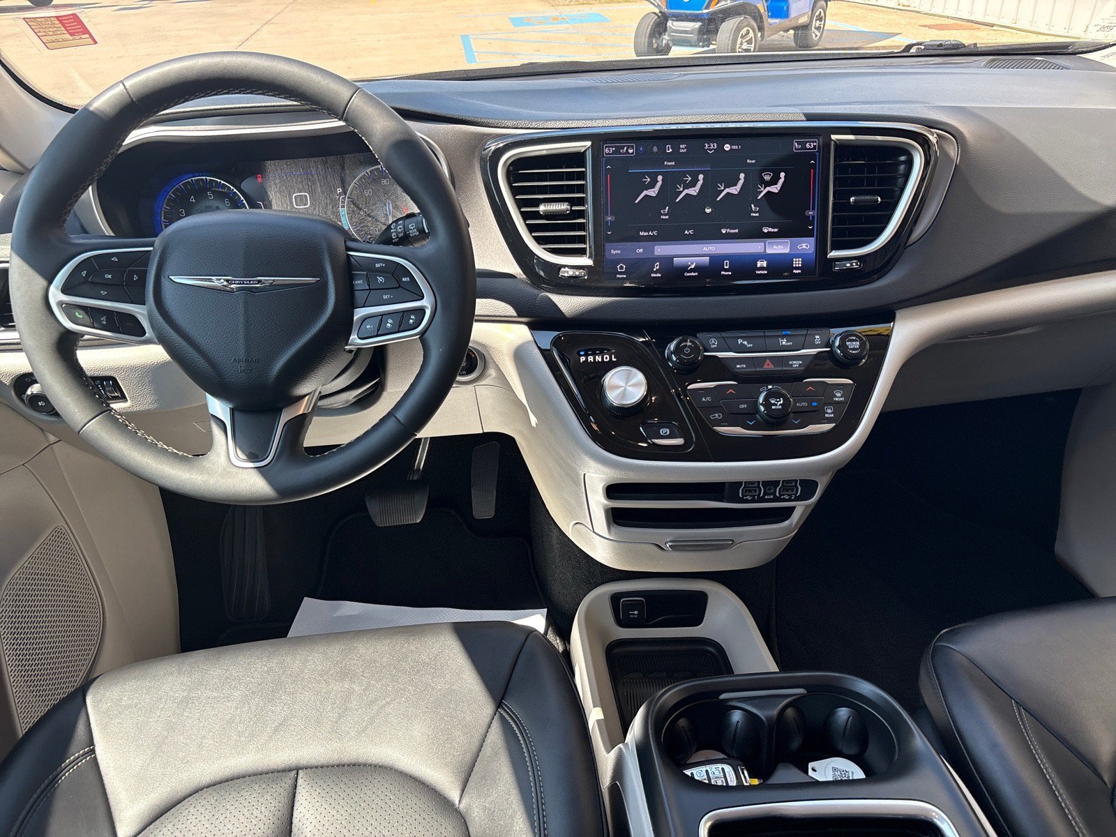 Used 2024 Chrysler Pacifica Touring-L FWD image 6