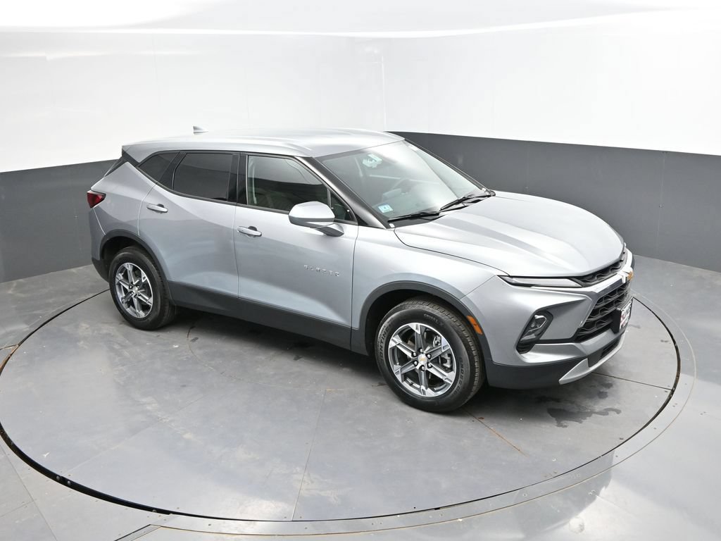 Used 2025 Chevrolet Blazer LT FWD image 21