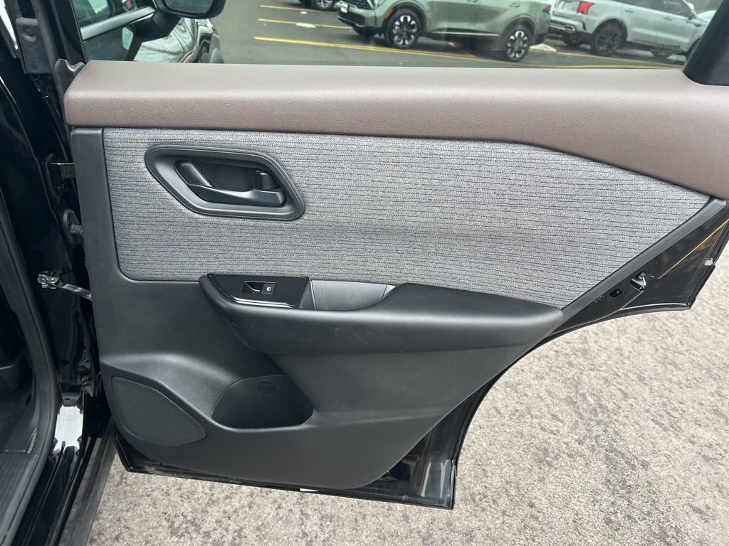 Certified 2023 Nissan Rogue S image 17