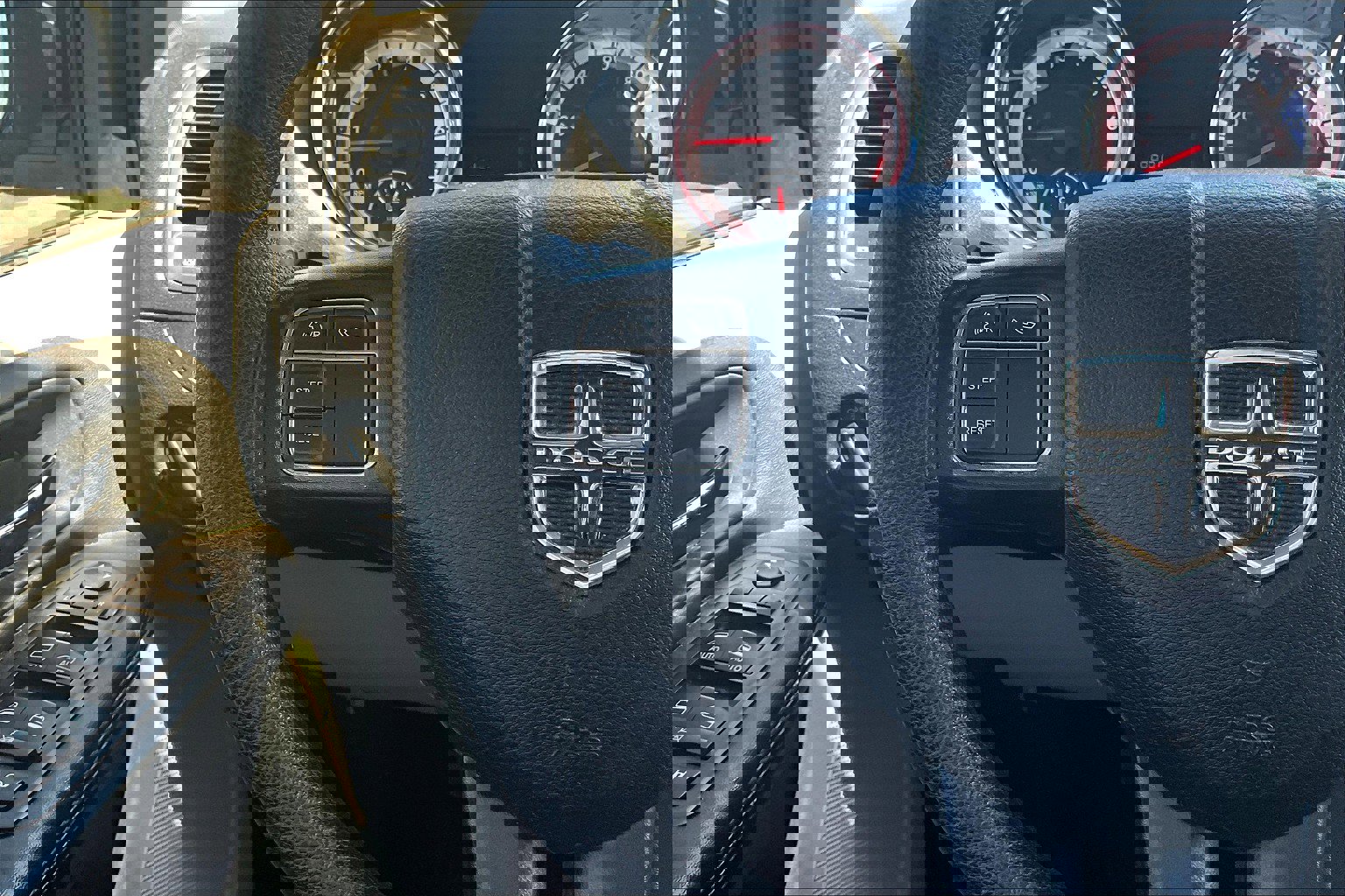 Used 2019 Dodge Grand Caravan SE w/ UConnect Hands-Free Group image 17