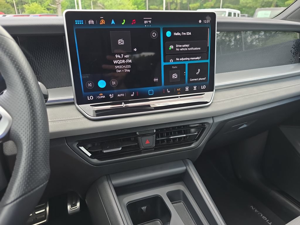 Used 2025 Volkswagen Tiguan SE R-Line AWD/4WD image 20