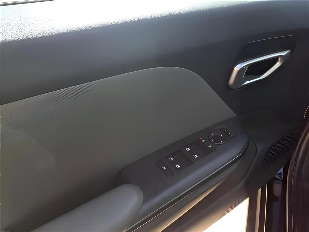 Used 2025 Kia K4 LXS image 12